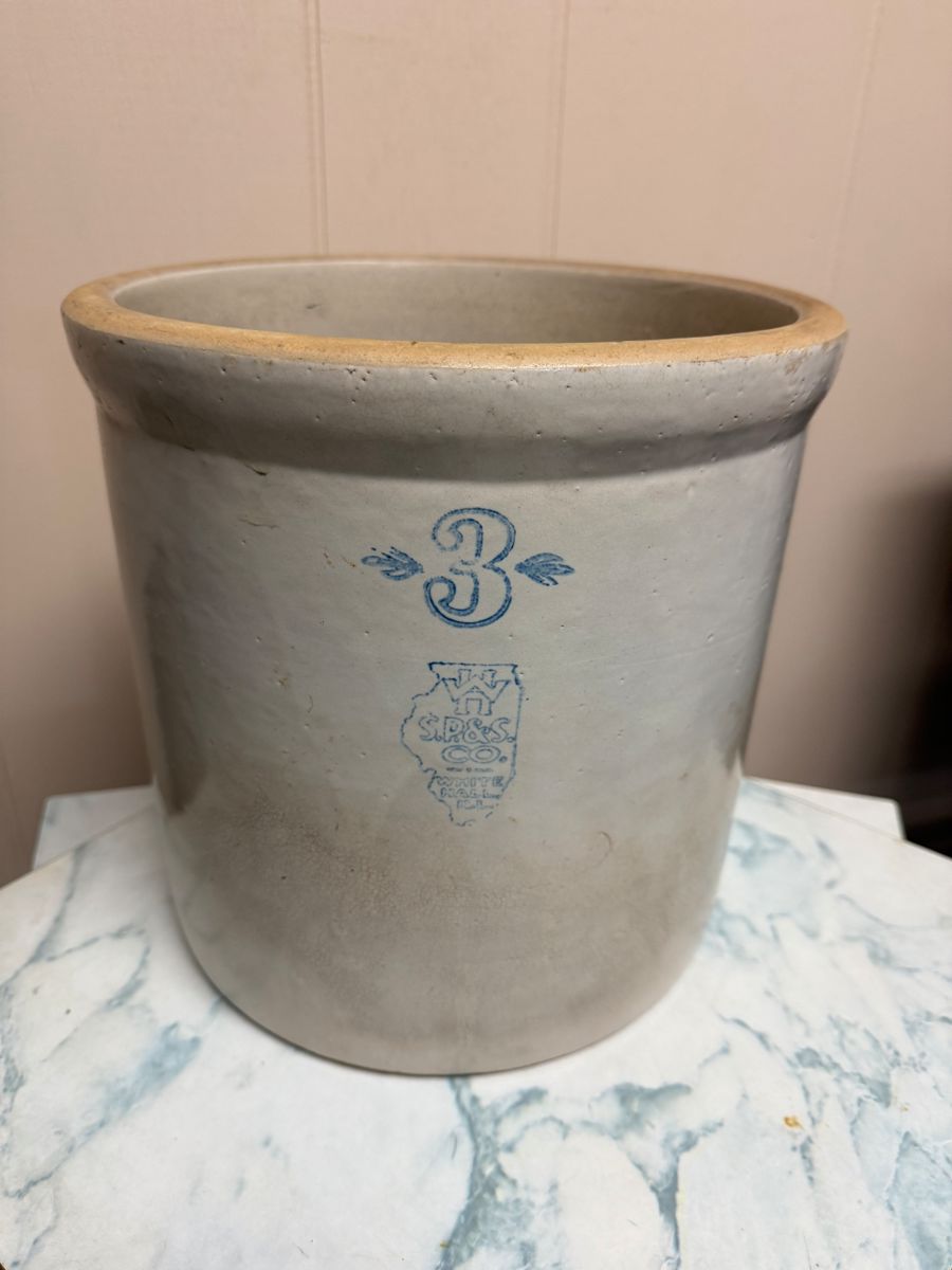 White Hall S.P. & Co. 3 Crock