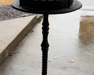 Metal Freestanding Bird Feeder