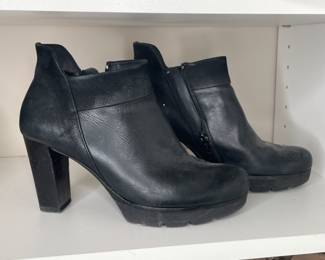 Paul Green leather booties 