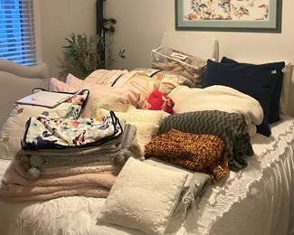 Bedroom linens & blankets