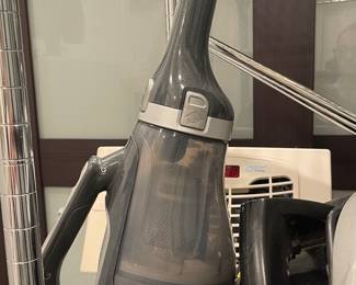 Handheld cordless vacuum 