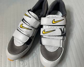 Nike spin shoes 