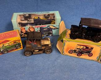 Vintage Collectible Model T AM Car Radio w Avon Car After Shave