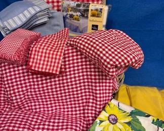 Picnic TimePicnic Basket With Blanket, Gingham Linens More