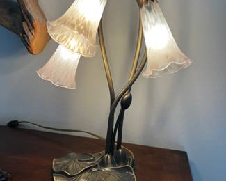 Pond lily lamp