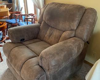 Upholstered chair that electrically reclines all the way flat