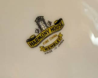 Harmony House "Wembley" Fine China Dinnerware Set