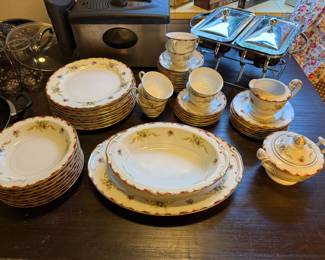 Harmony House "Wembley" Fine China Dinnerware Set