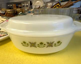 Anchor Hocking Fire-King "Meadow Green" 1.5 Quart Oval Covered Casserole Dish