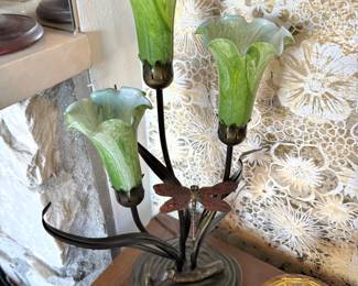 Tiffany Style Dragonfly Lily Table Lamp