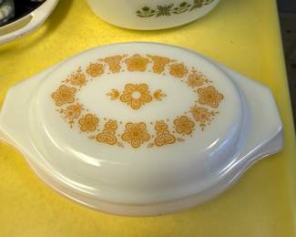 Pyrex "Butterfly Gold" Covered Oval Casserole Dish