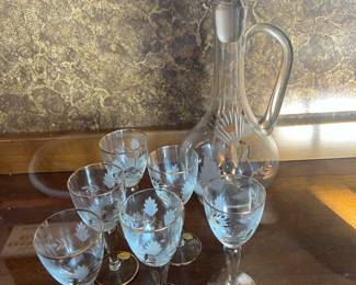 Romanian Etched Glass & Gold Leaf Wheat Flower Wine Decanter & Wine Glass Set