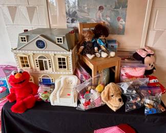 Sylvanian Families Grand Hotel Critter Toy Hotel