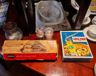 Sunbeam Electric Slicing Knife, Sawa 2000 Metal Cookie Press Decorator