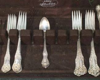 Sterling Flatware Edward VII Frank W. Smith c.1902 27pcs, Knives (544 grams) weighted |
6 butter knives, 6 dinner knives, 3 teaspoons, 6 salad forks, 6 dinner forks (954 grams) unweighted