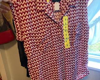 Jachs Girlfriend Women's Red/White Collared Short Sleeve Button-Down Blouse – Size Small