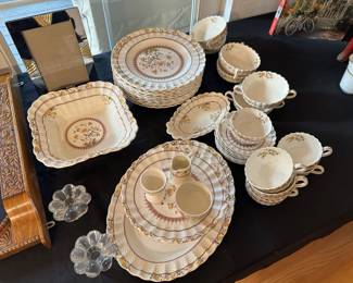 Spode Copeland "Buttercup" Dinnerware Set