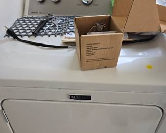 Maytag Electric Dryer (White)
Reliable Maytag electric dryer with spacious drum and simple, easy-to-use controls. Offers multiple heat and drying settings for everyday loads, towels, and delicates. Known for durability and strong performance. Clean and fully functional.