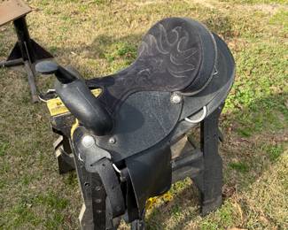 Saddle 