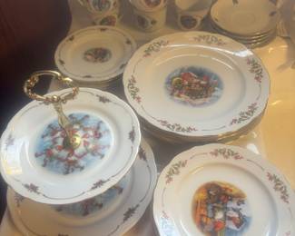 Christmas dishes w elves on them 