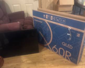 43 inch Samsung smart tv and recliner