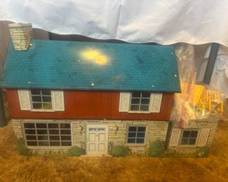 1960s Metal dollhouse w some accessories