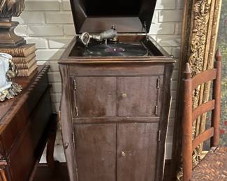 Victrola w/ records