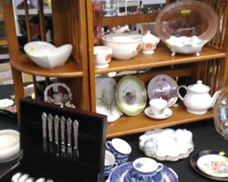 Accessory items for the table