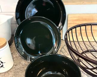 Black plates and bowls