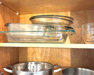 Assorted kitchenware