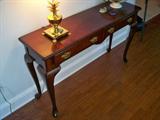 classic Mahogany Queen Anne style console or sofa table... a piece that never goes out of style!