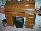 newer oak roll top desk with keys in good condition