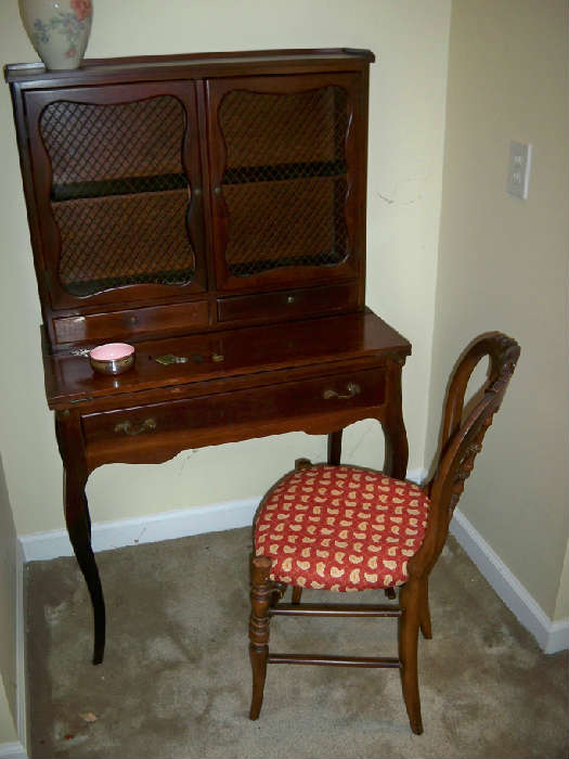 Lovely French Style Ladies Desk by Bodan