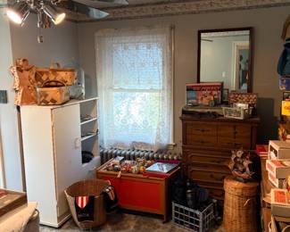 Baskets, vintage Christmas, dresser