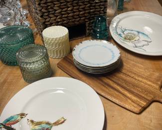 Cutting board, Dishes with bird motif