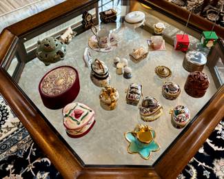 Collection of snuff, pill and trinket boxes