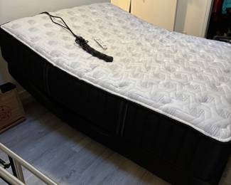 Sleep Number Englander Queen bed. Nearly new.