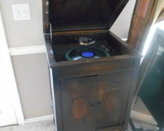 Artophone  phonograph excellent condition and working order. truly a rare find