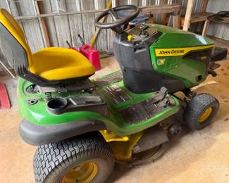 John Deere Lawnmower