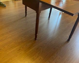 Vintage gate leg drop leaf table 