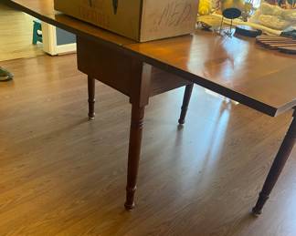 Vintage gate leg drop leaf table 