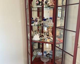 Small curio cabinet with porcelain figurines 