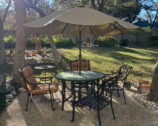 Pretty cast aluminum patio set 