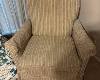 Swivel recliner 