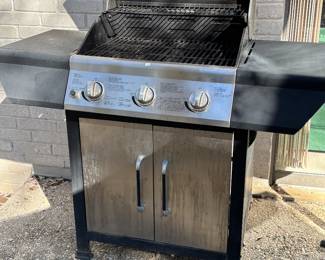 Very clean Duro grill with propane tank