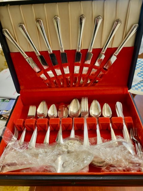 1 Flatware set