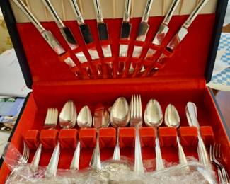 1 Flatware set
