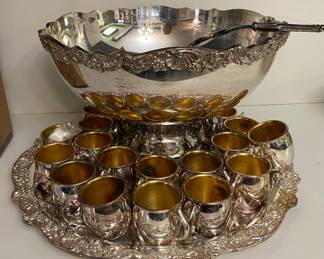 Beautiful punch bowl & cups