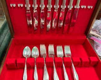 Set Oneida “Virginian” Sterling Flatware 
