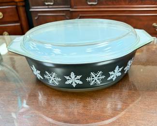 Pyrex Covered Dish w/ Snowflakes